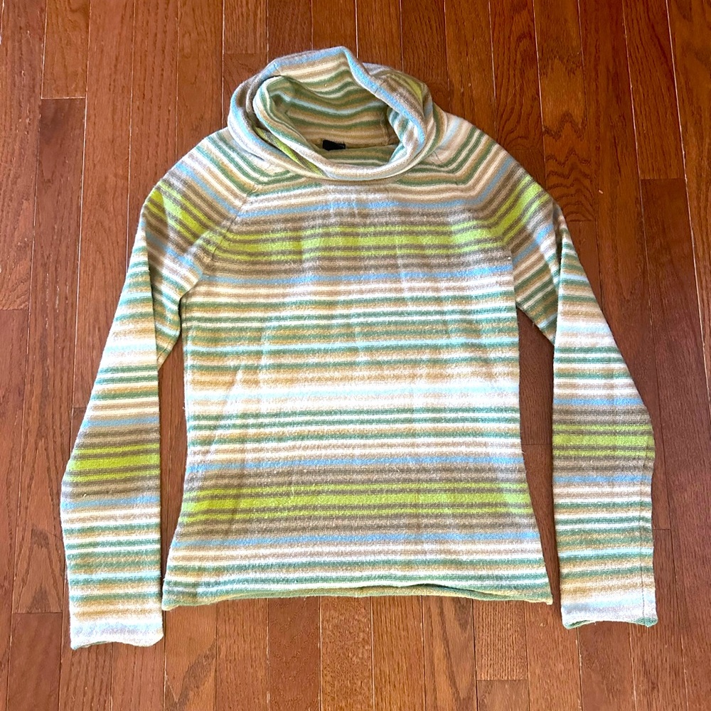 Women’s Gap turtleneck sweater‎